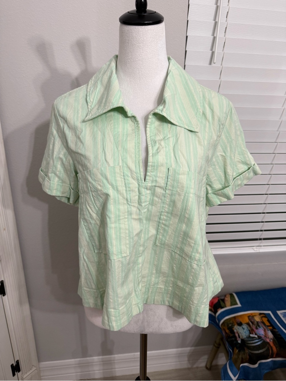 Anthropologie Maeve short-sleeve swing top featuring a relaxed fit - Picture 2 of 9